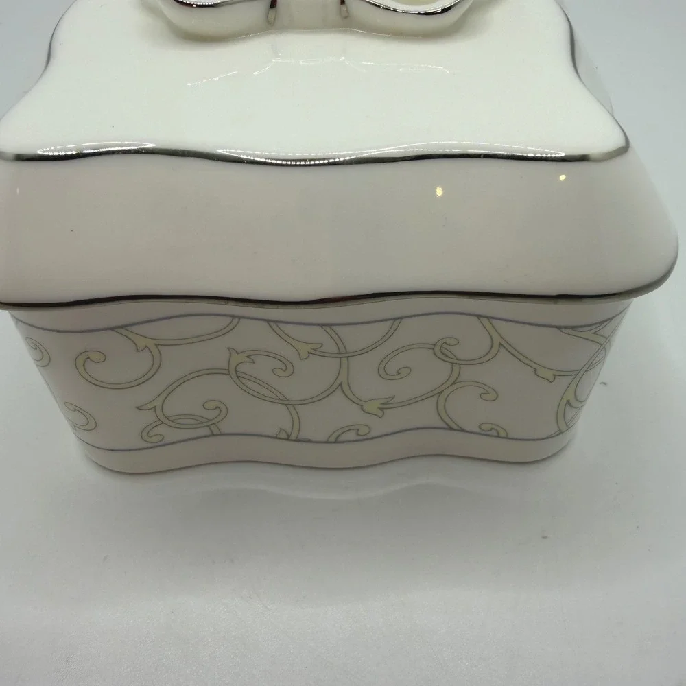 Wedgwood Celestial Platinum Bone China Trinket Ring Bearer Wedding Ring Holder‎